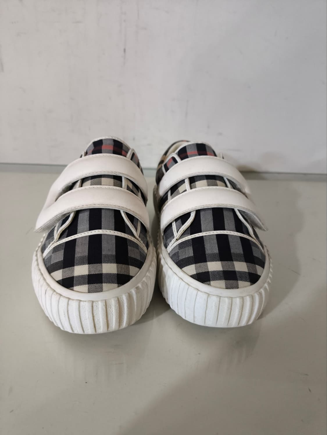 29 버버리 밸크로 스니커즈 상품이미지3