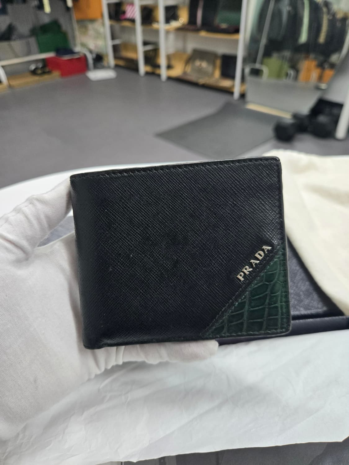 [A급컨디션]프라다 사피아노 크로커다일 반지갑 상품이미지1