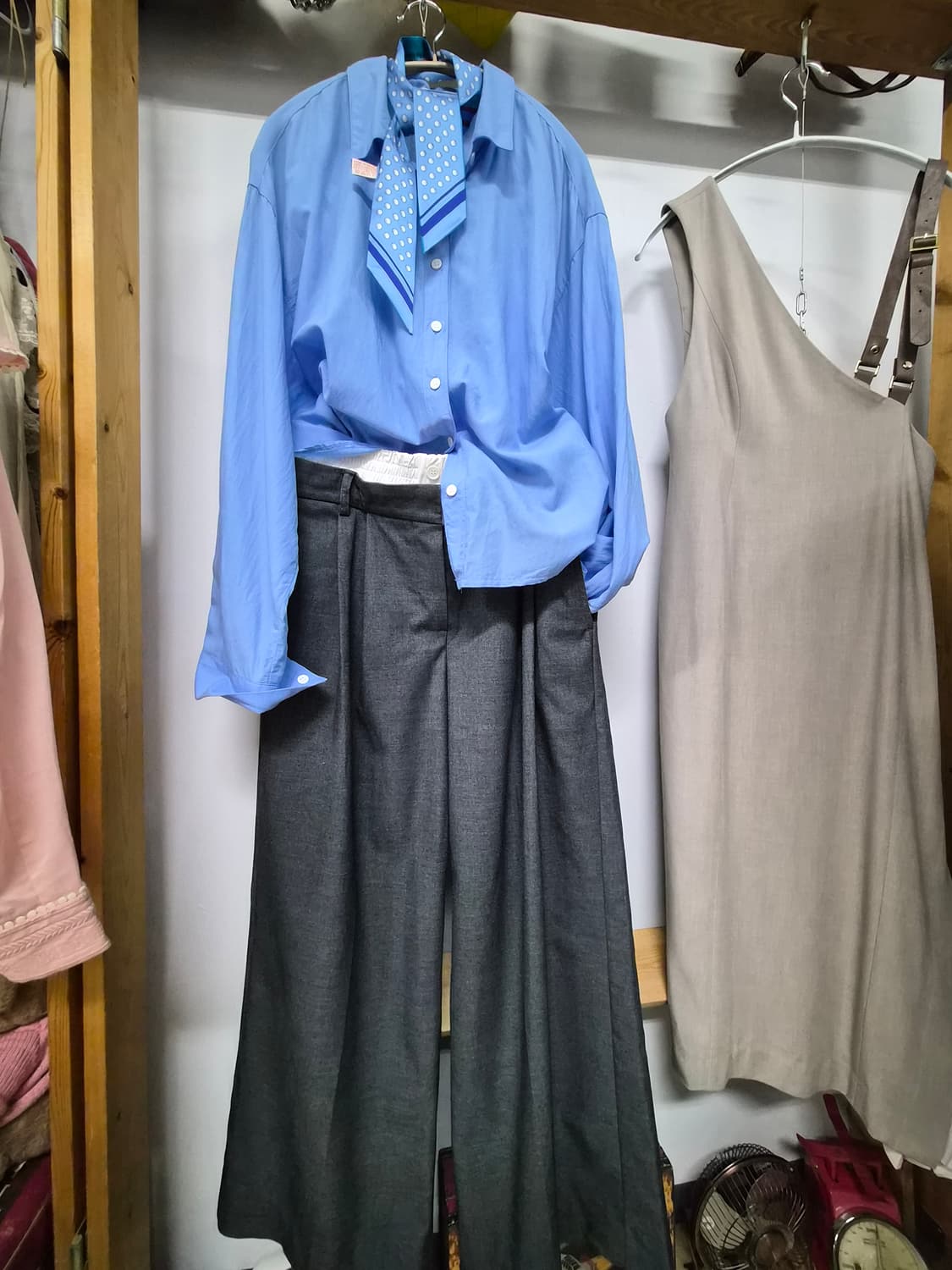 블루 루즈핏셔츠. 미드나잇무브 핀턱 와이드팬츠 상품이미지1