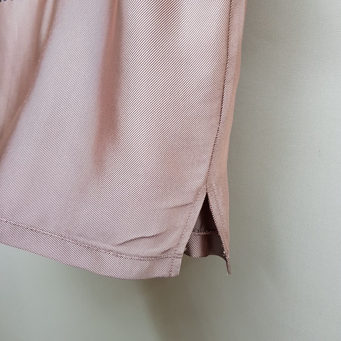 한섬 타임 2022 로고 글리터 티셔츠 82-94-160사이즈 상품이미지4