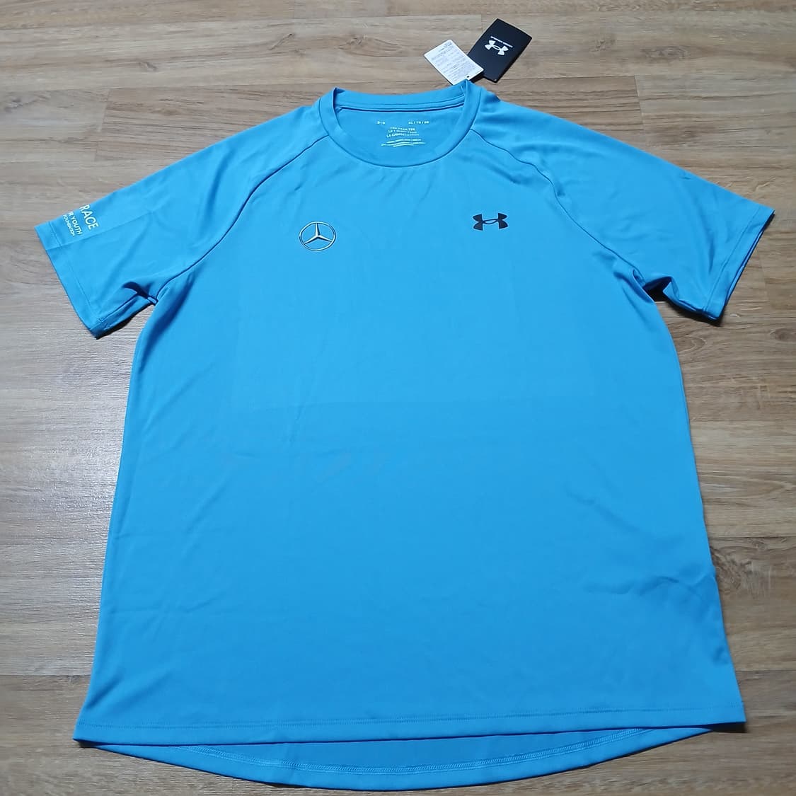 택붙은 미사용 underarmour 벤츠 언더아머 반팔티 기능티 상품이미지4