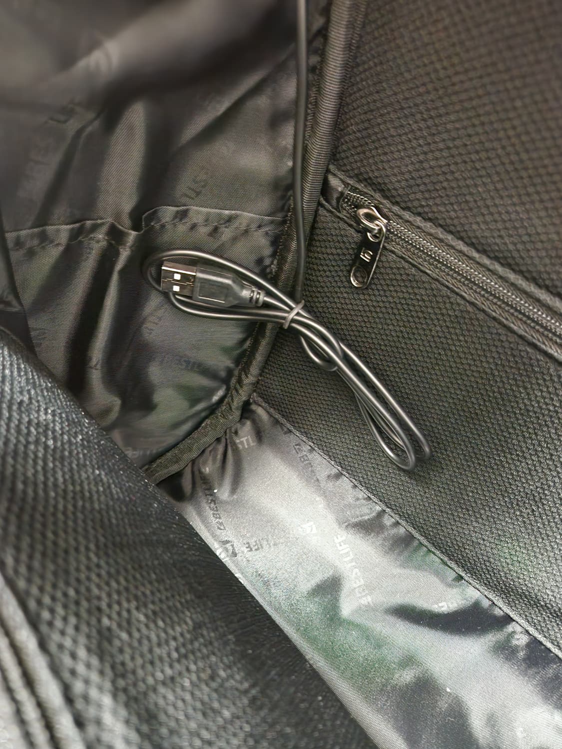 새상품)베스트라이프 TravelSafe System 노트북 백팩

- 도 상품이미지6