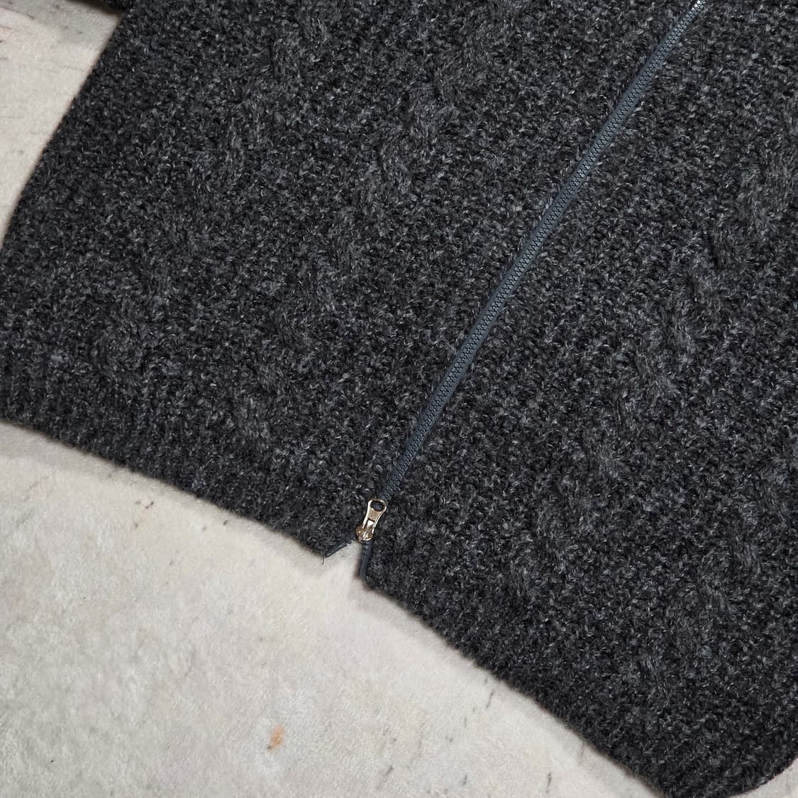 챠콜 하이넥 크롭 투웨이 니트집업 상품이미지3