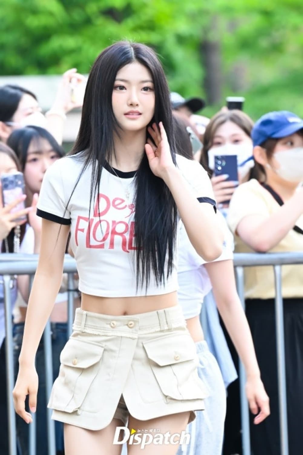 [아이돌 착용] RAIVE 레이브 백리스 De Flores 핫걸 티셔츠 상품이미지1