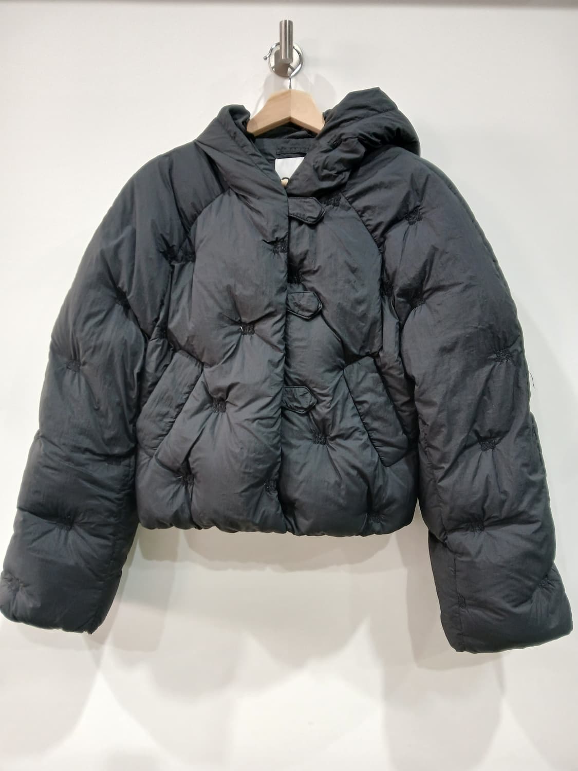 정품 백화점택 GANNI 블랙 나일론푸퍼숏패딩 36사이즈 상품이미지1