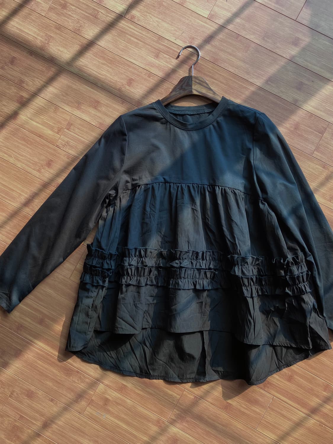 블랙 프릴 티셔츠  상품이미지1