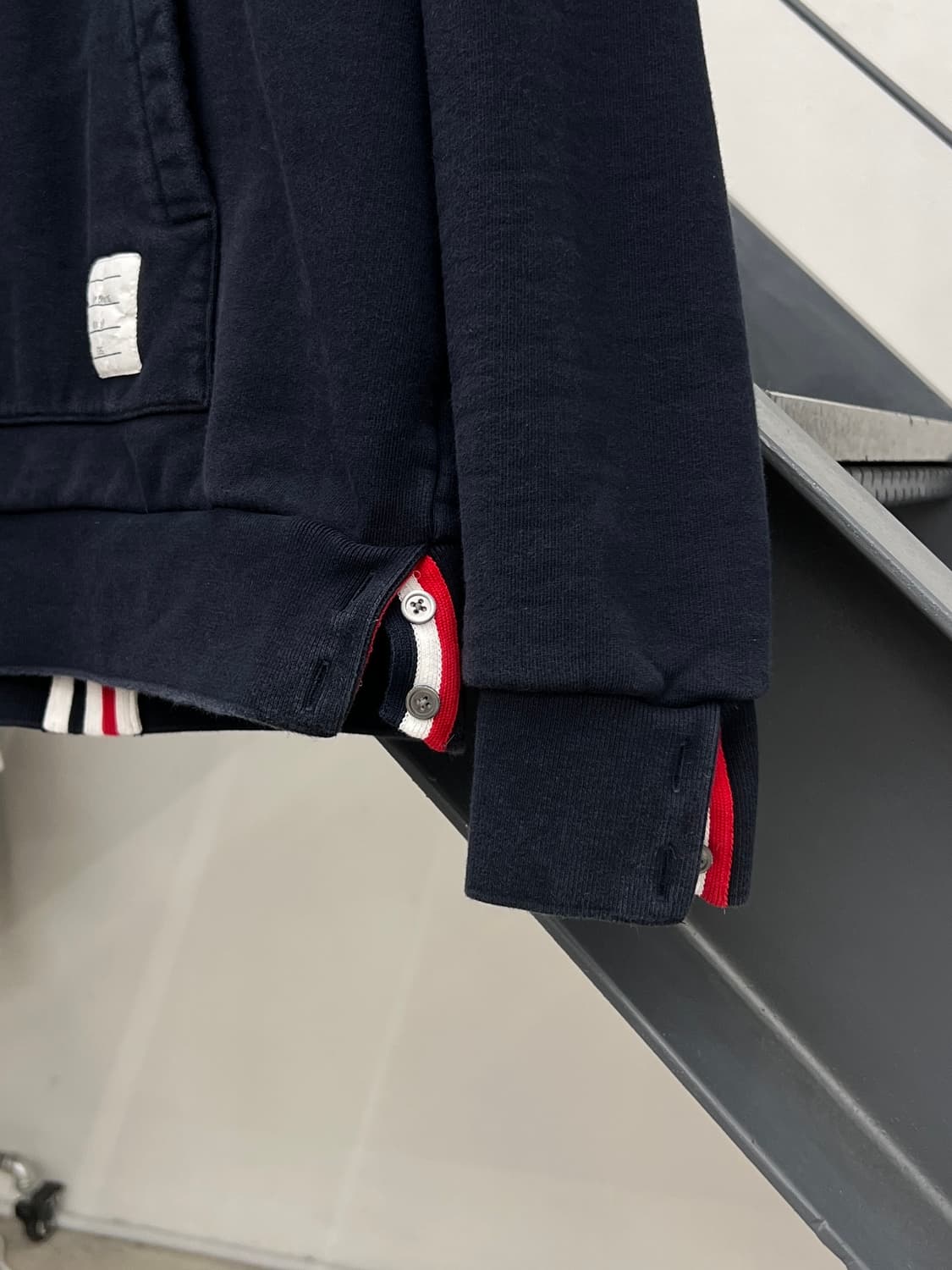 톰브라운 네이비 백삼선 후드티셔츠 상품이미지4