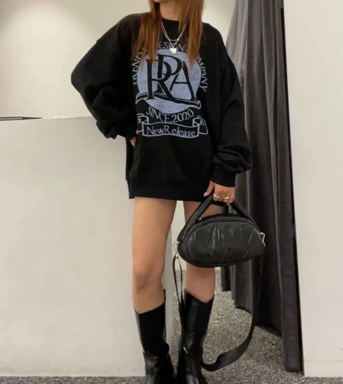 프렌다 ROUND LOGO CREWNECK SWEATSHIRT BLACK 상품이미지2