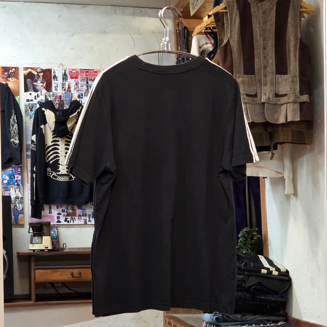 아디다스 검흰 사이드 삼선 블랙 반팔 상품이미지4