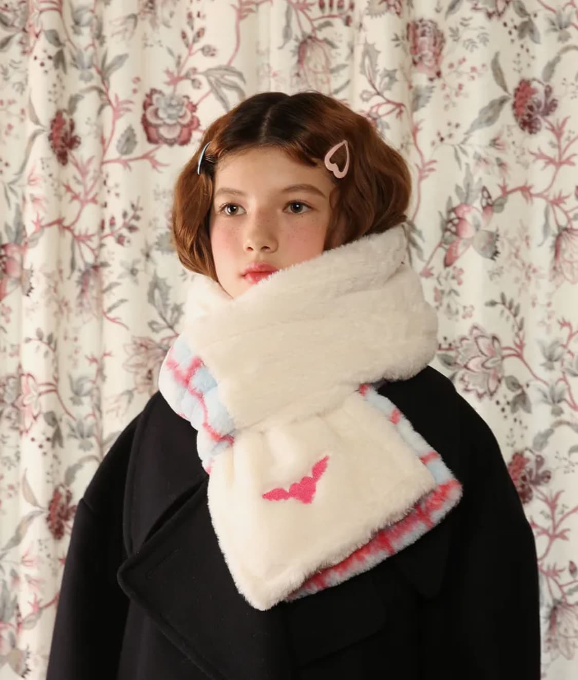 클럿스튜디오 1 3 페이크퍼 투 톤 머플러 화이트 상품이미지1