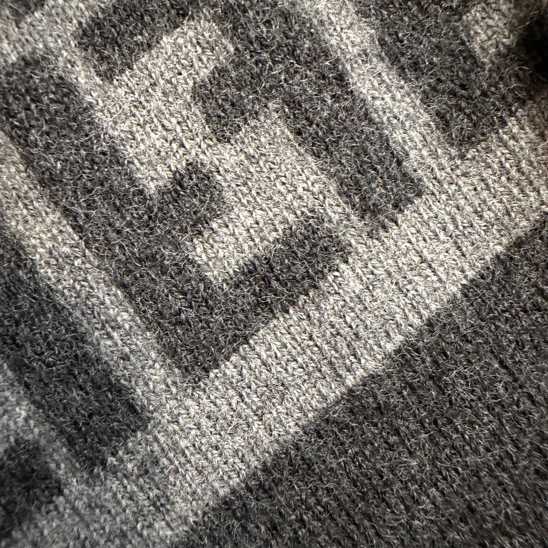 펜디 FF 울 머플러  상품이미지4