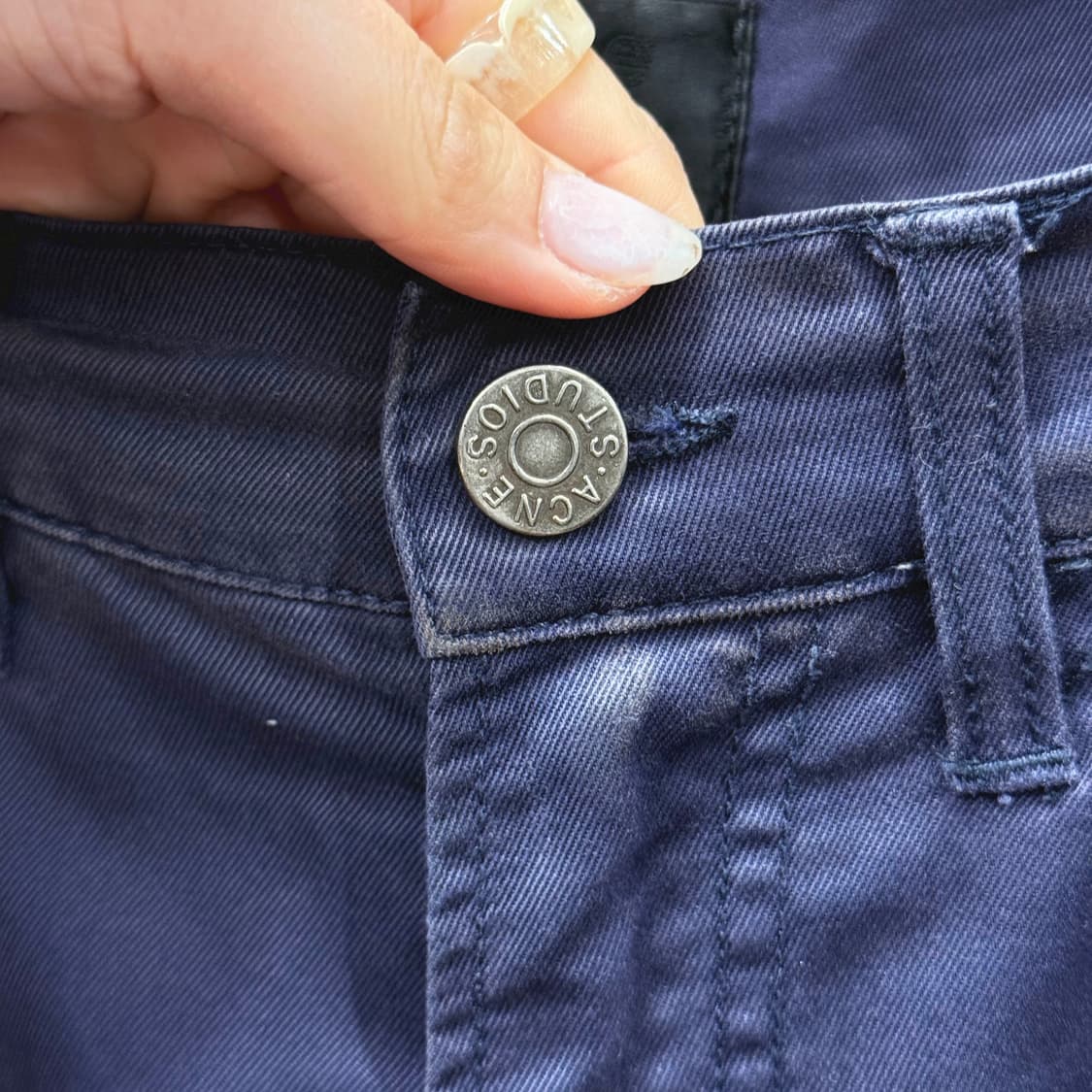 아크네스튜디오 코튼 팬츠 스트레이트 핏 5포켓 메탈 버튼 디테일 네이비 상품이미지6