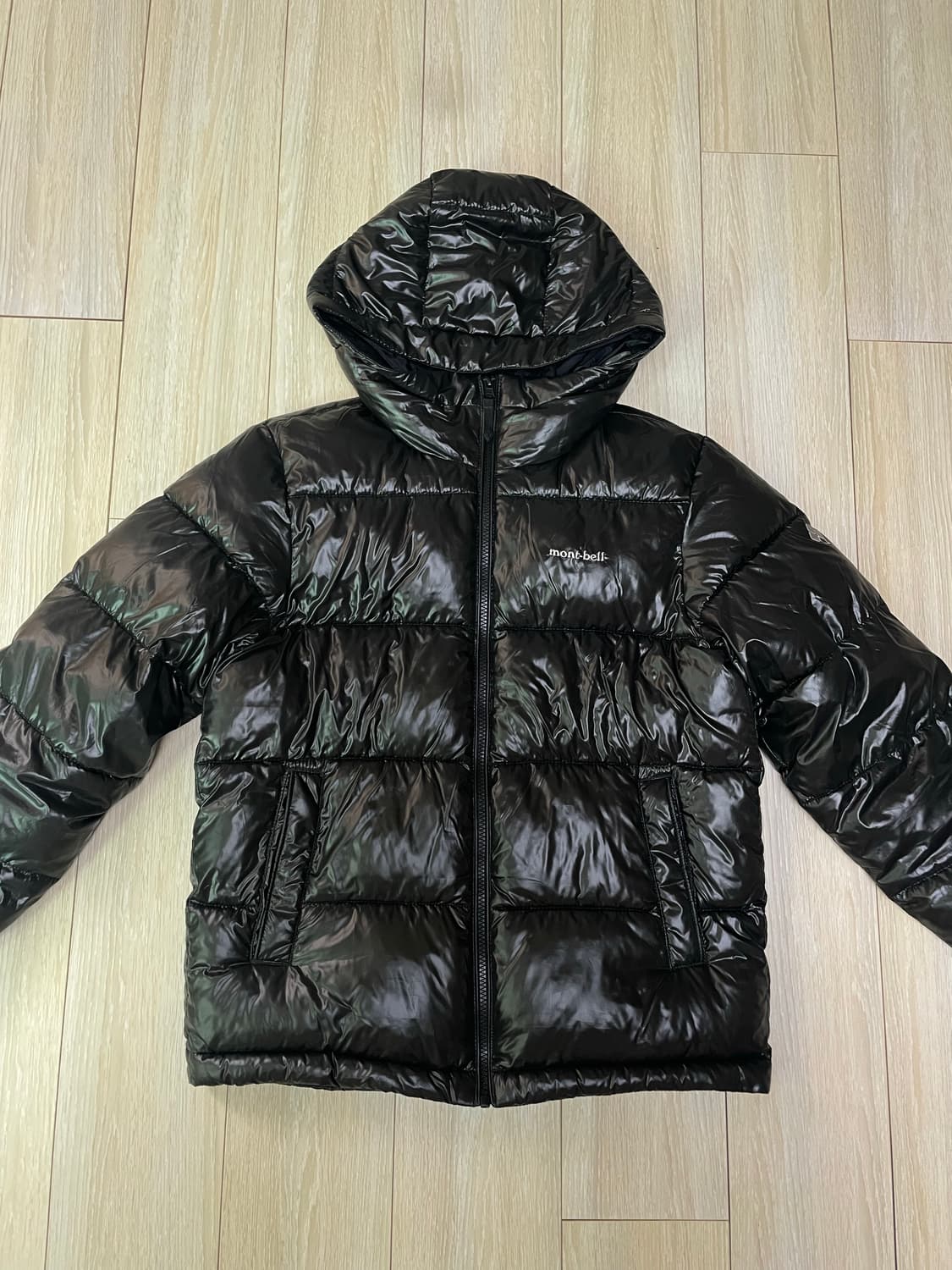 몽벨 유광 패딩 상품이미지1