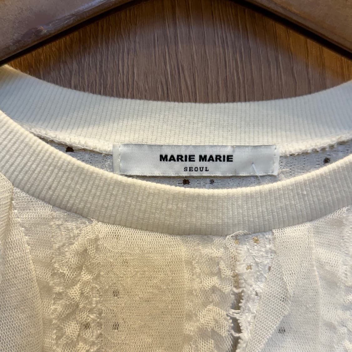 빈티지 라운드넥 니트 레이스 프릴 패널 디테일 루즈핏 아이보리 상품이미지9