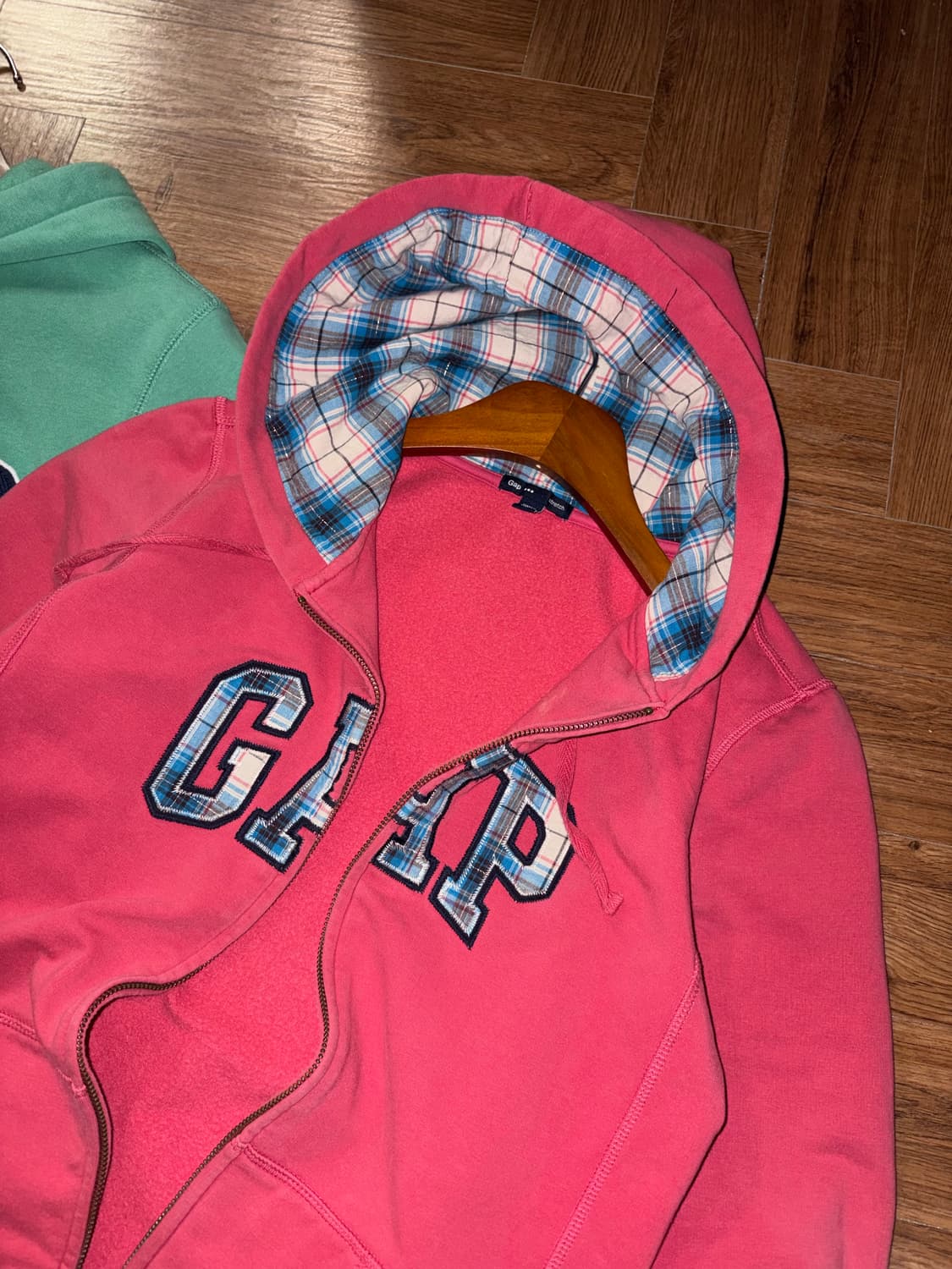 GAP 체크 키치 로고 후드집업 상품이미지6