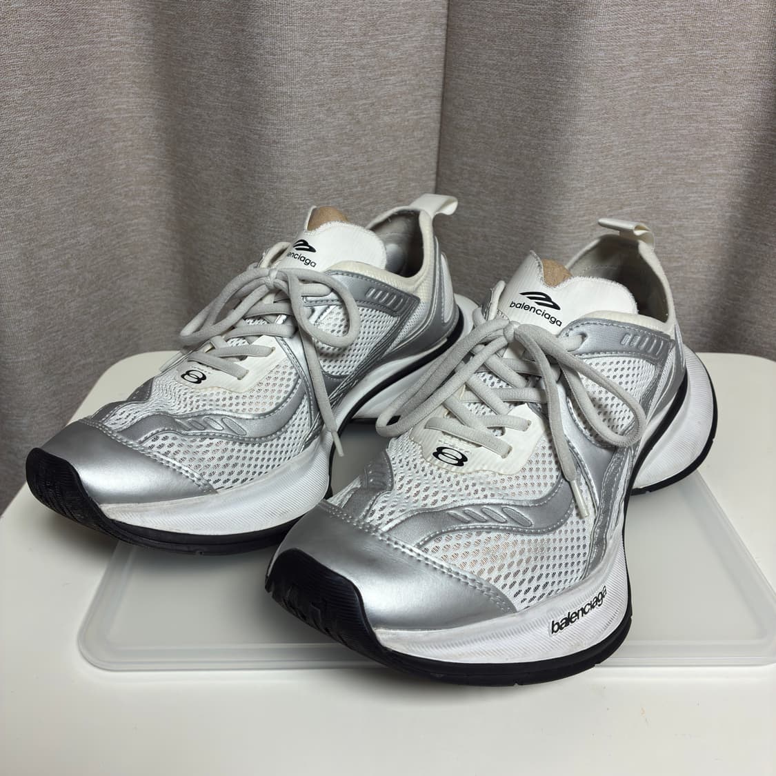 발렌시아가 서킷 스니커 화이트 실버 41사이즈 상품이미지1
