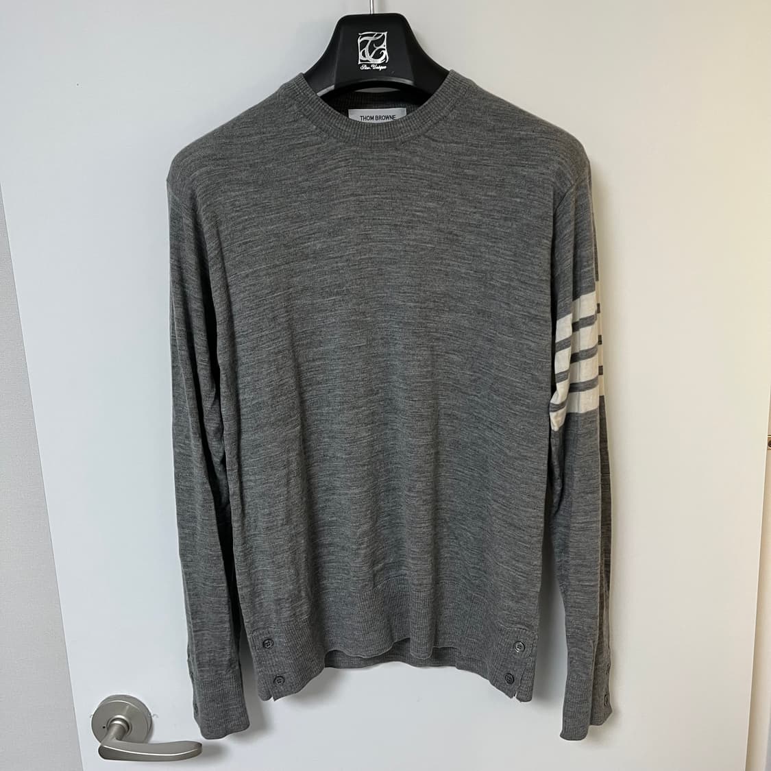 3 톰브라운 4 바 스트라이프 서스테이너블 그레이 니트 상품이미지1