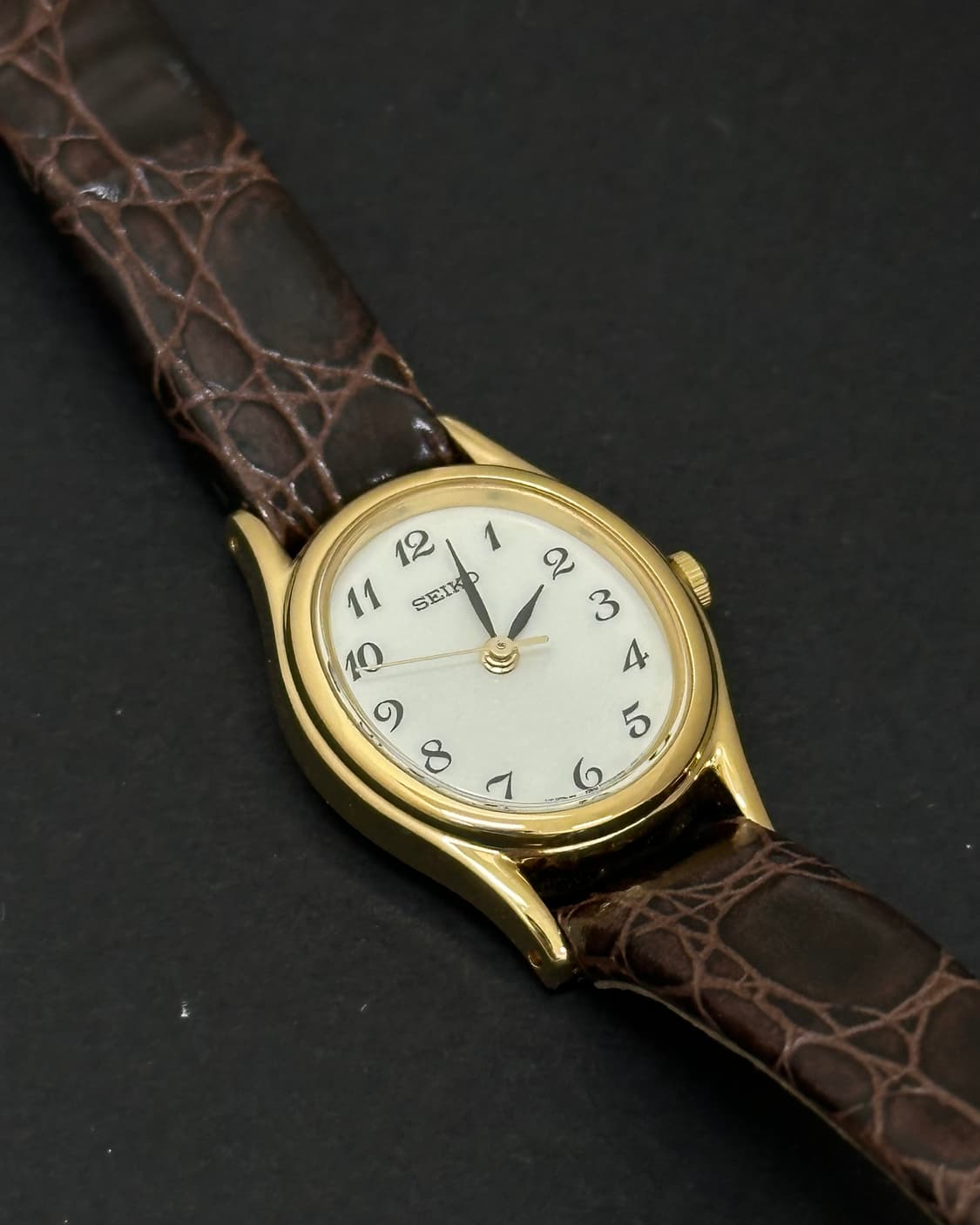 세이코 골드 오벌 쿼츠 시계 상품이미지5