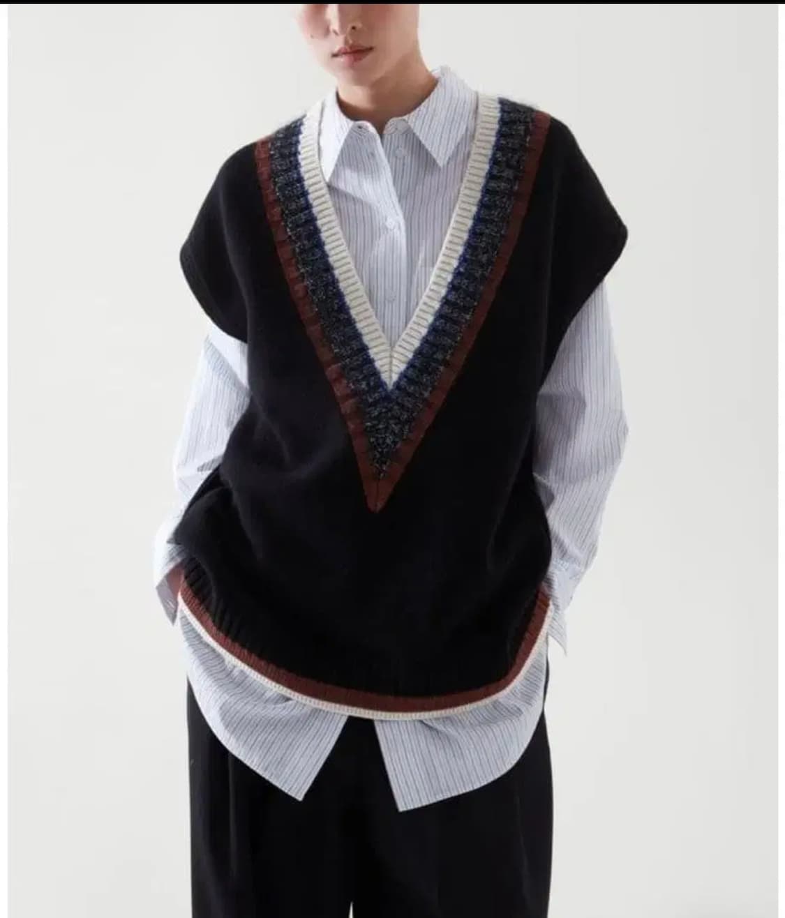 COS 코스 오버사이즈 V넥 배색 니트 베스트 블랙 (M) 상품이미지6