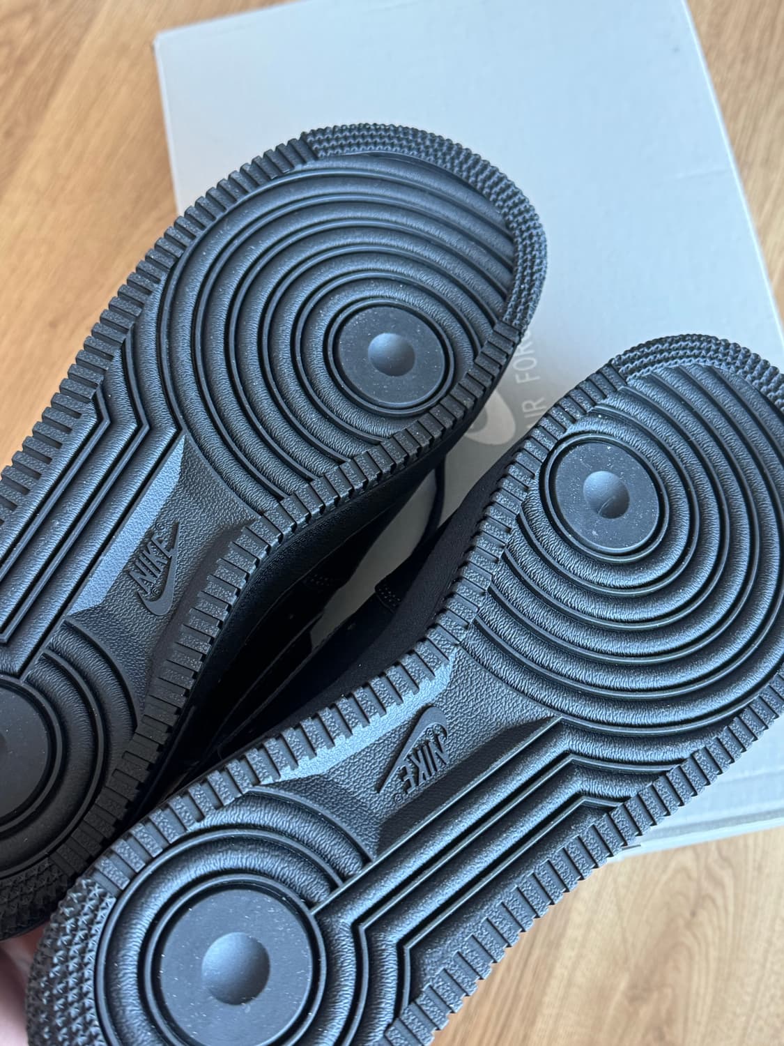 나이키 에어포스 1 07 로우 트리플 블랙 265 상품이미지4