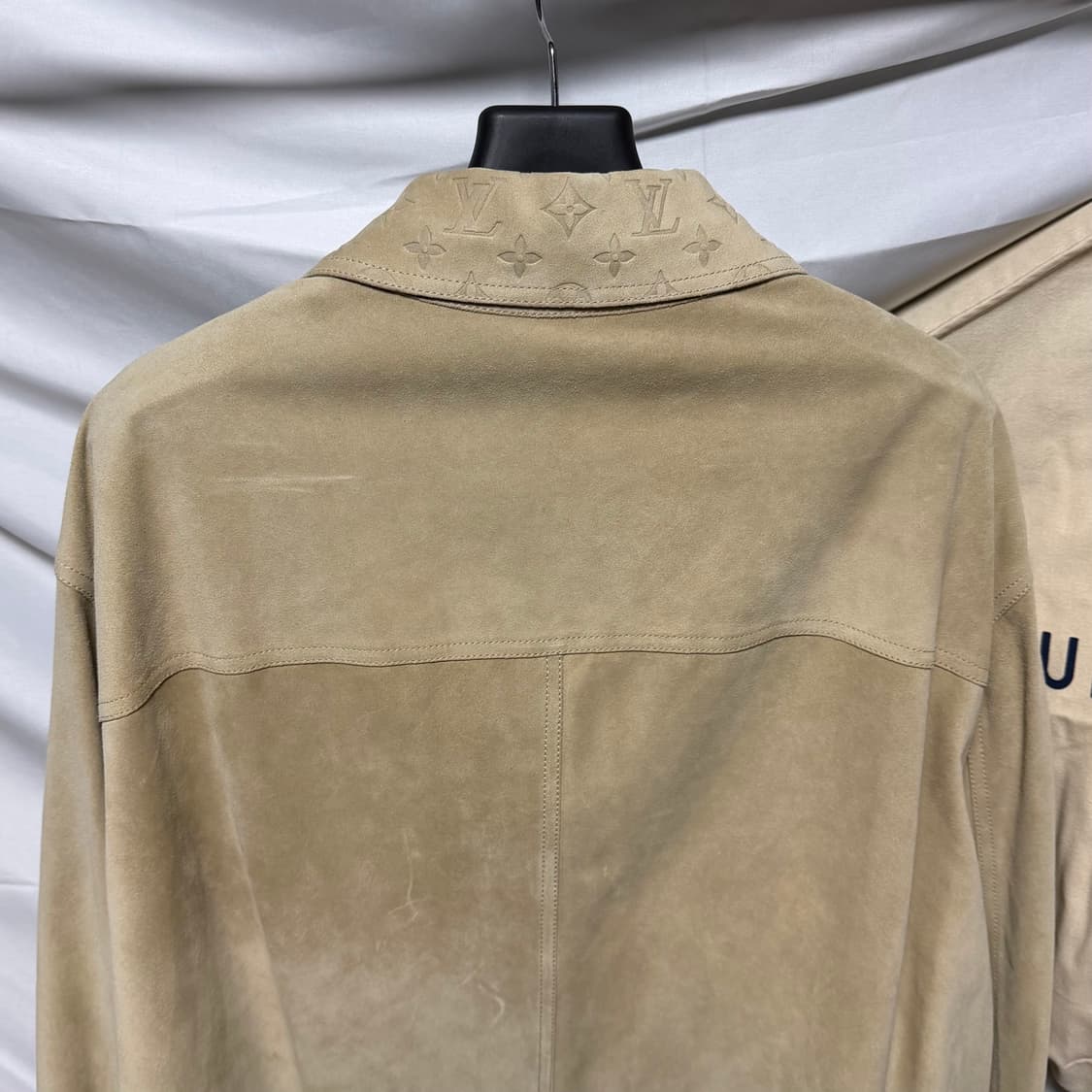 [새상품/56] 루이비통 모노그램 스웨이드 셔츠 자켓 베이지 상품이미지5