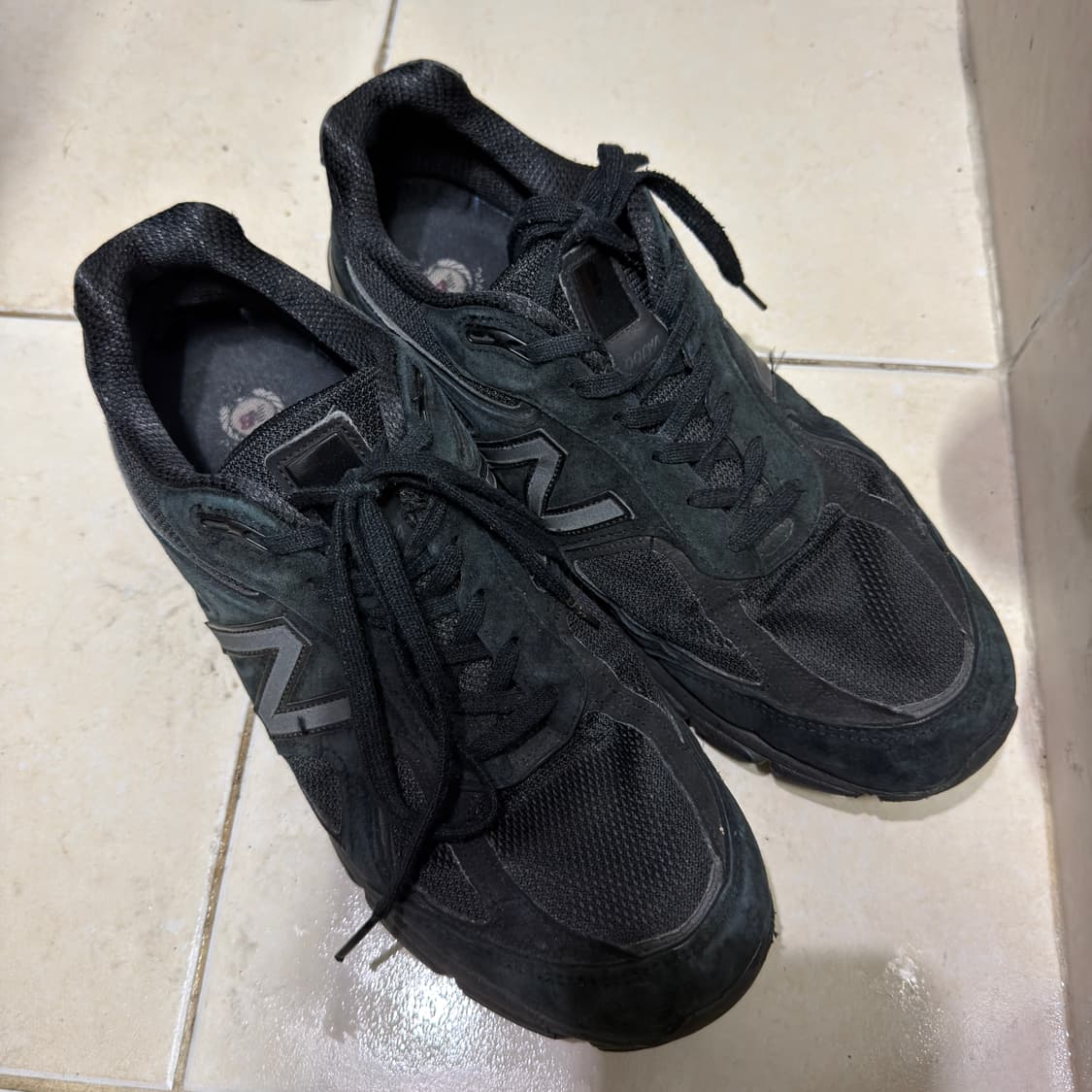 뉴발란스 990v4 트리플 블랙 상품이미지3