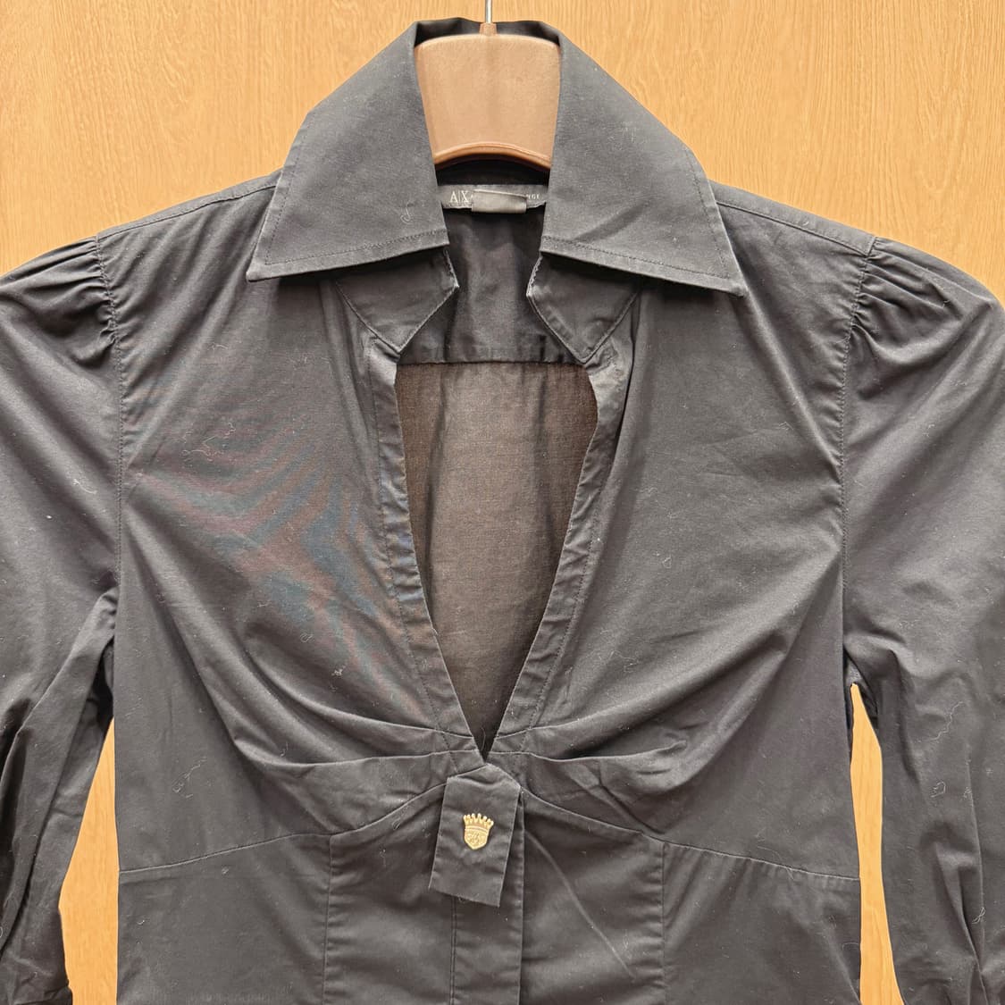 아르마니 익스체인지 딥브이넥 버튼 셔츠 블라우스 7부 소매 블랙 상품이미지4