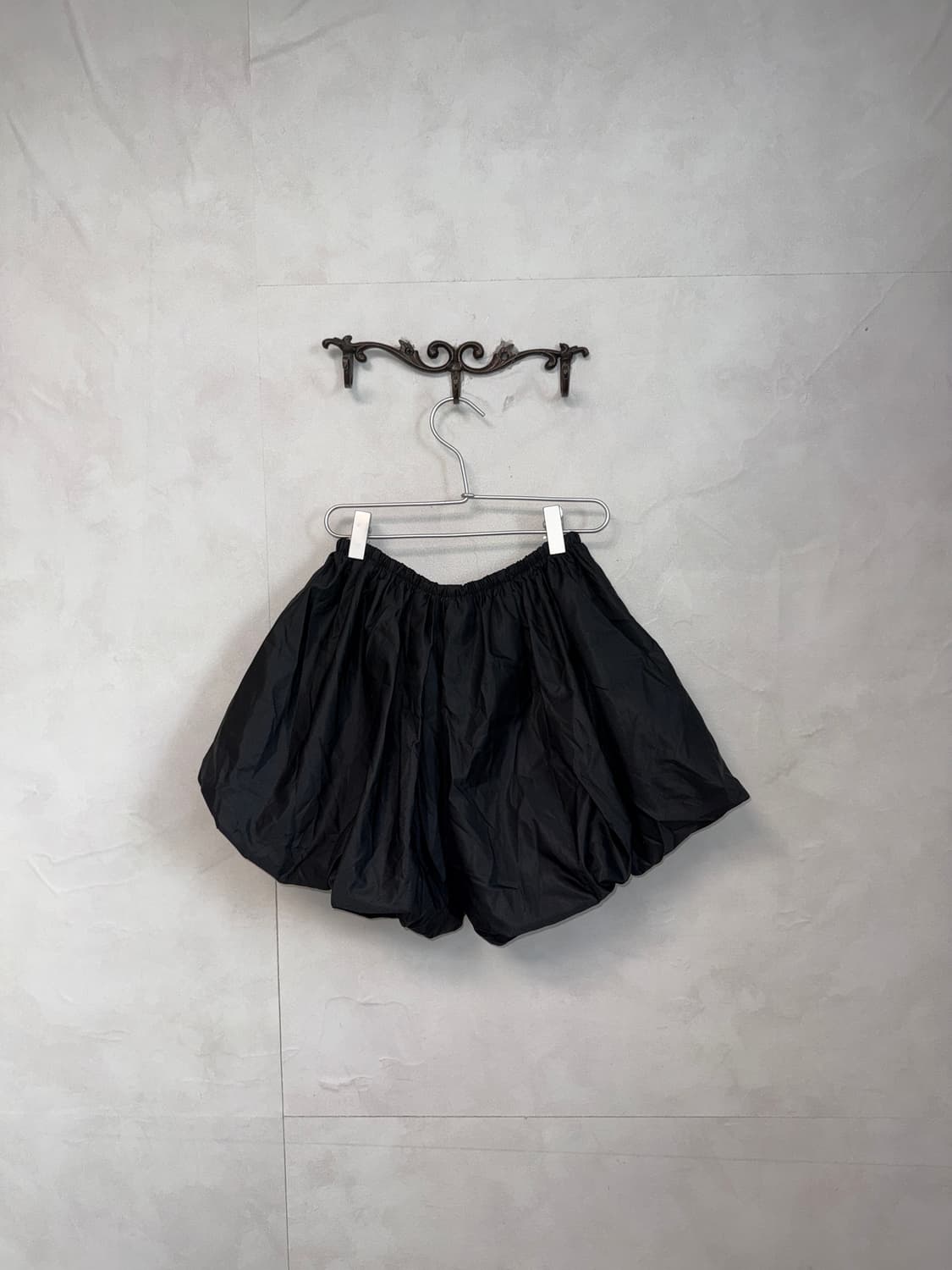Black satin balloon shorts 상품이미지3
