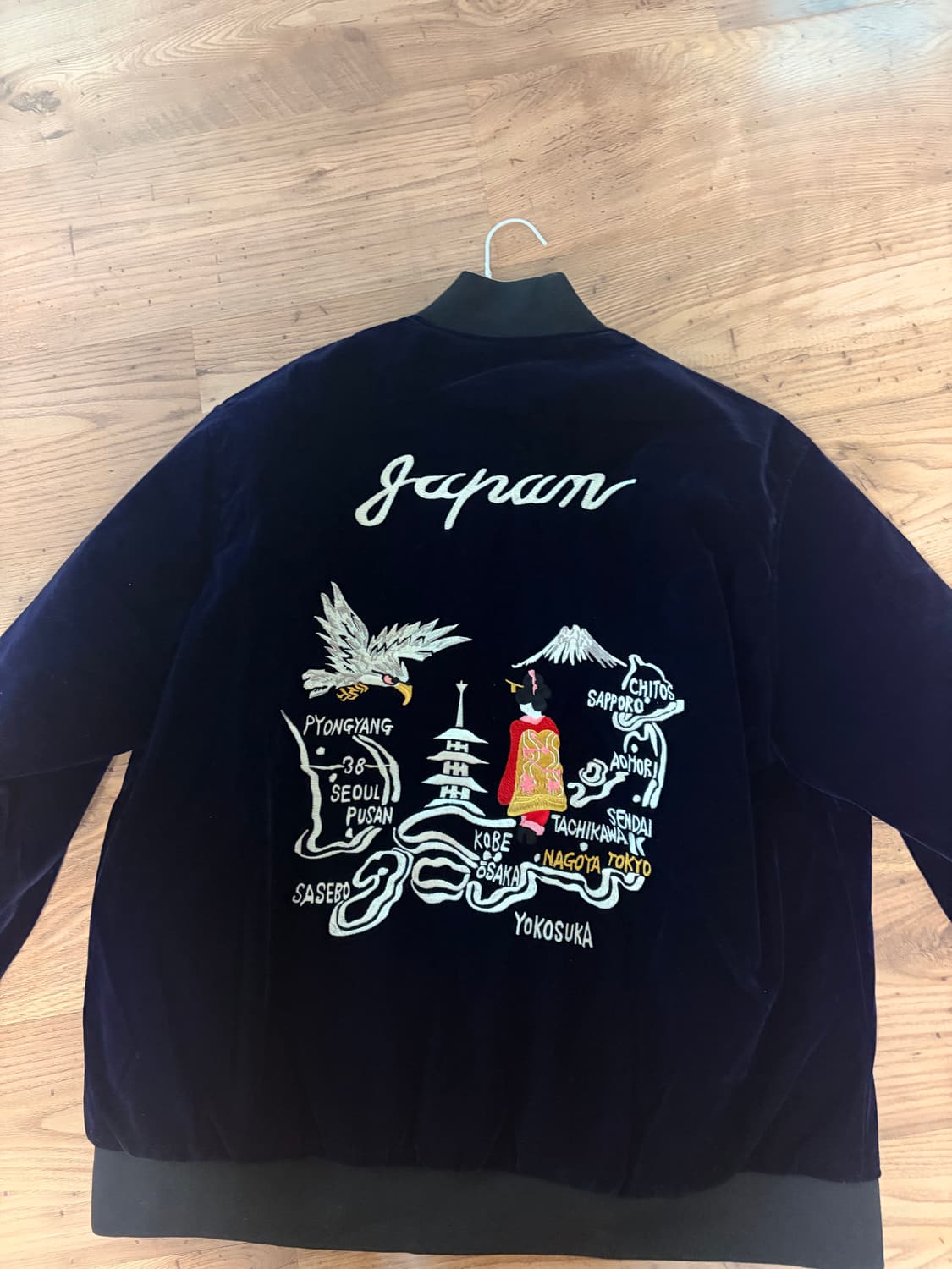 타이온 리버서블 타이거 벨벳 스카쟌 수베니어 자켓 상품이미지3