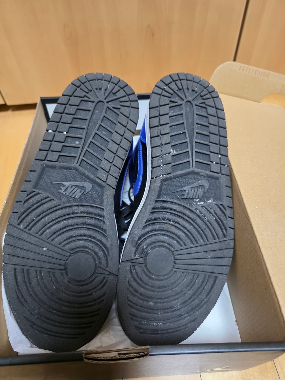 나이키 조던1 미드 블랙 하이퍼 로얄 260 상품이미지5