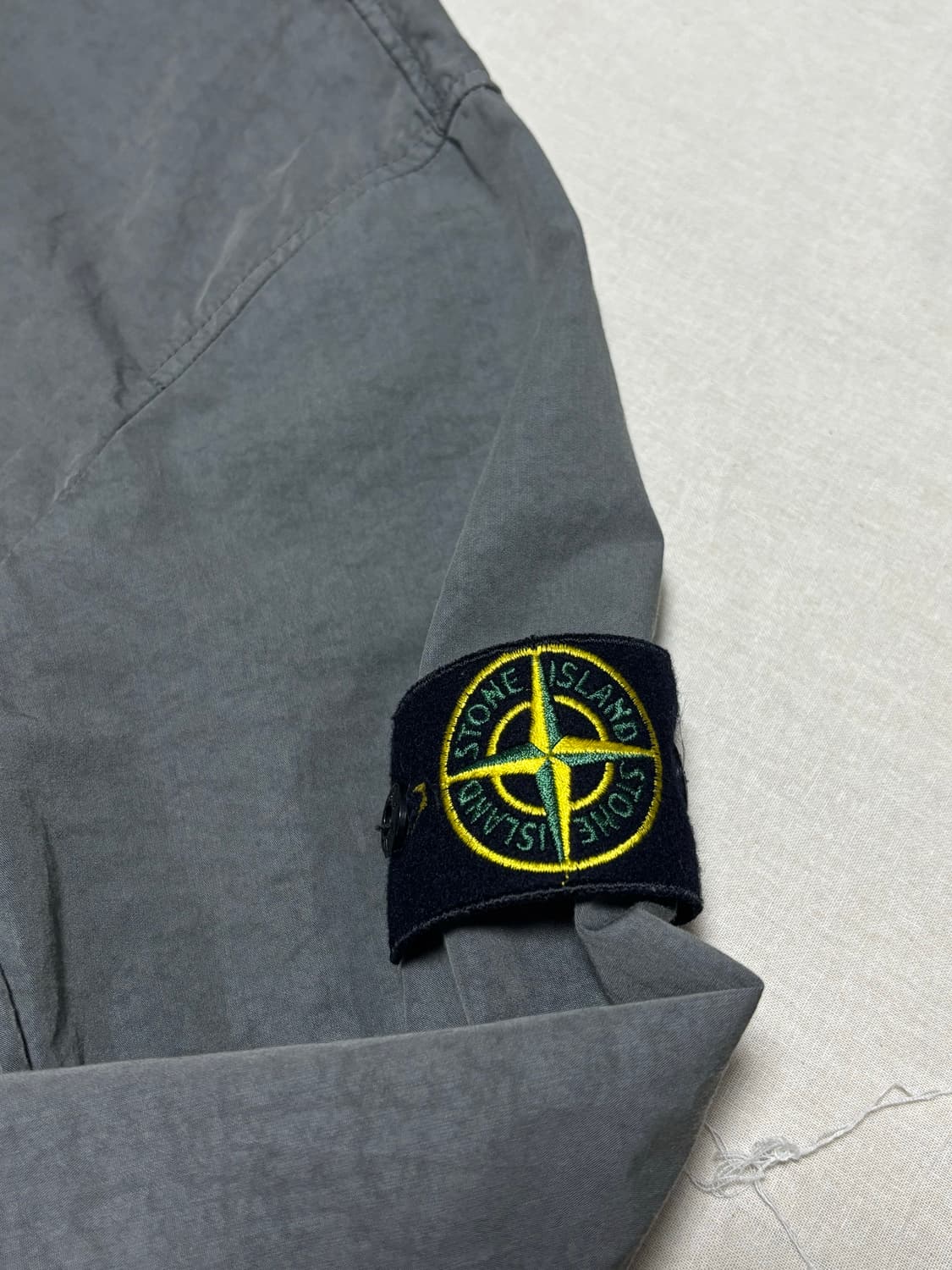 스톤아일랜드 후드 오버셔츠 차콜 [L] 상품이미지2