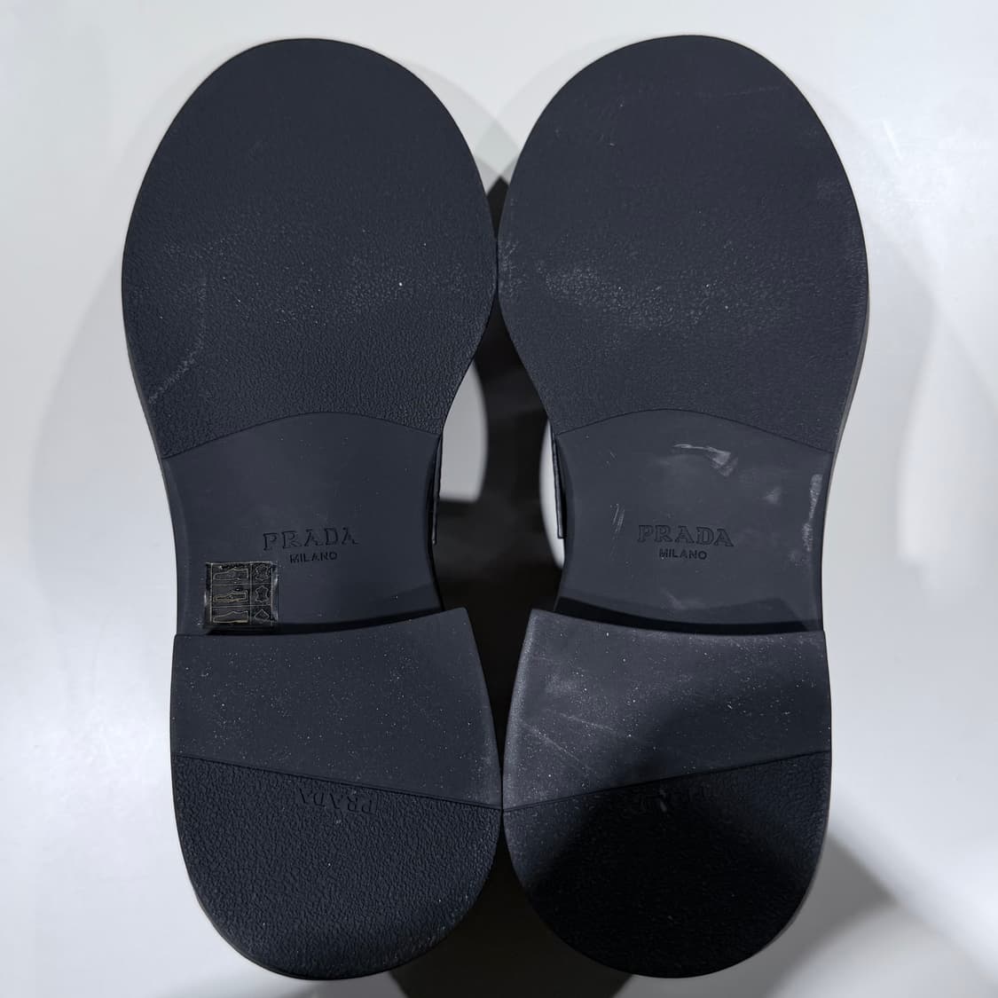 (A/9) / 프라다 초콜릿 브러시드 레더 가죽 로퍼 블랙 상품이미지8