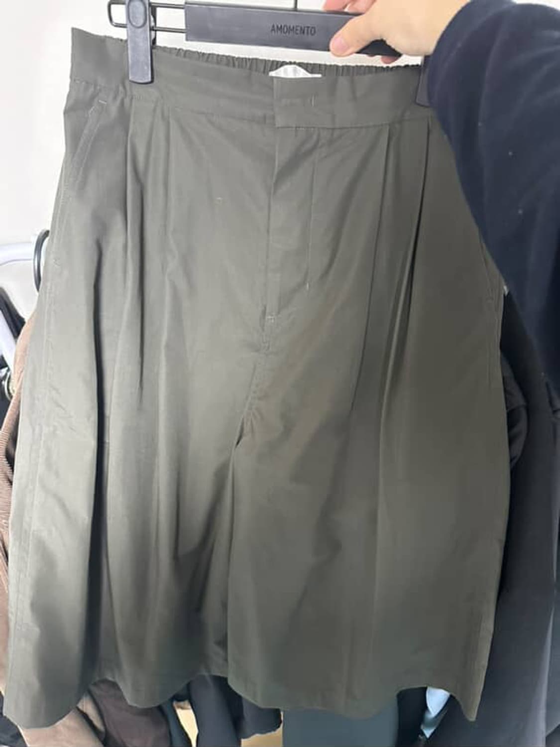 아모멘토 투턱 와이드 쇼츠 브라운 상품이미지2