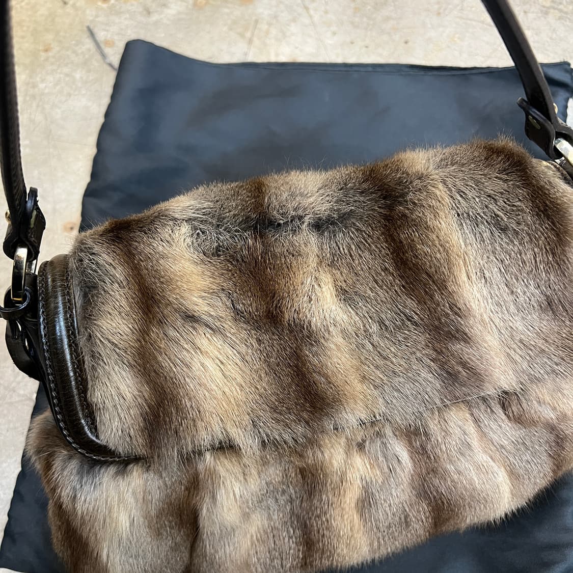 펜디 밍크 퍼 쉐프백 상품이미지3