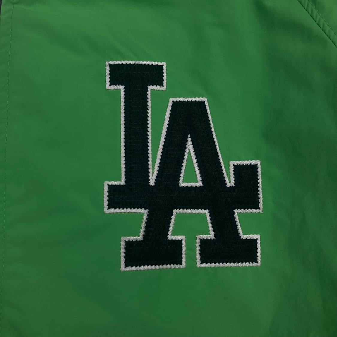 MLB LA다저스 그린 컬러 스몰 로고 블루종 바시티 자켓 상품이미지2