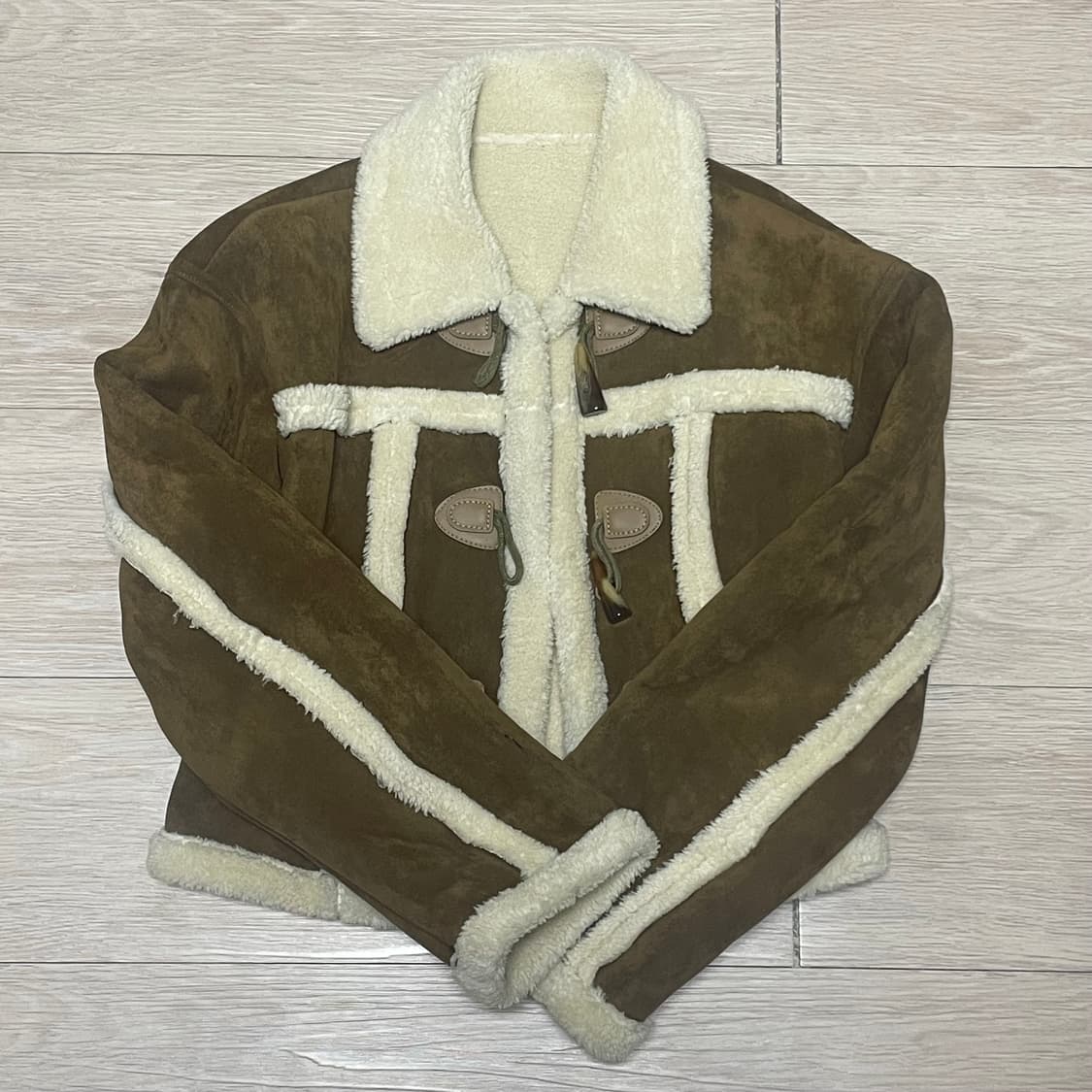 갈색 크롭 떡볶이버튼 무스탕 상품이미지2