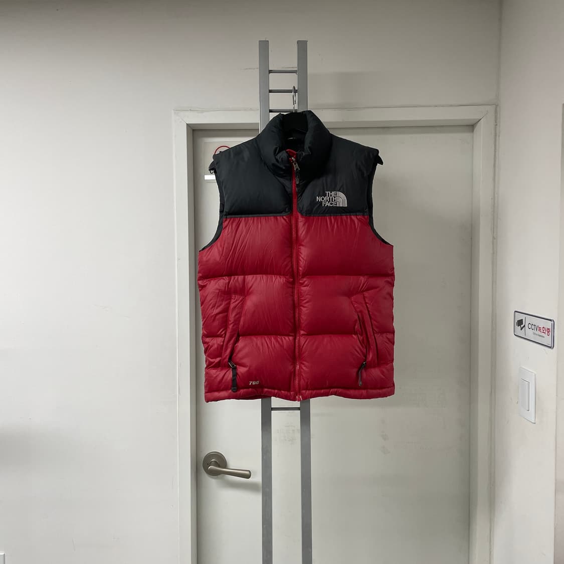 노스페이스 700 패딩 조끼 레드 85 상품이미지1