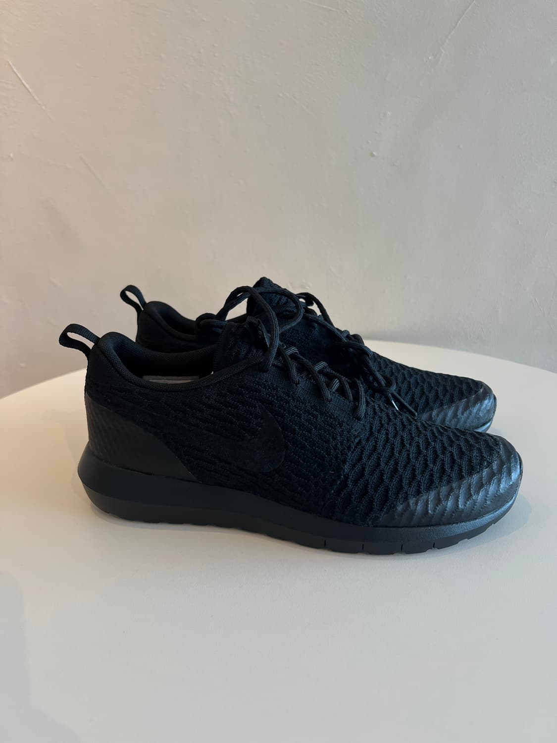 (240) 나이키 러닝화 로쉐런 NM 플라이니트 SE '트리플 블랙' 상품이미지1