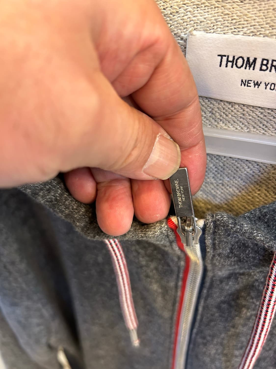 4/105 정품 톰브라운 후드집업 팝니다 상품이미지4