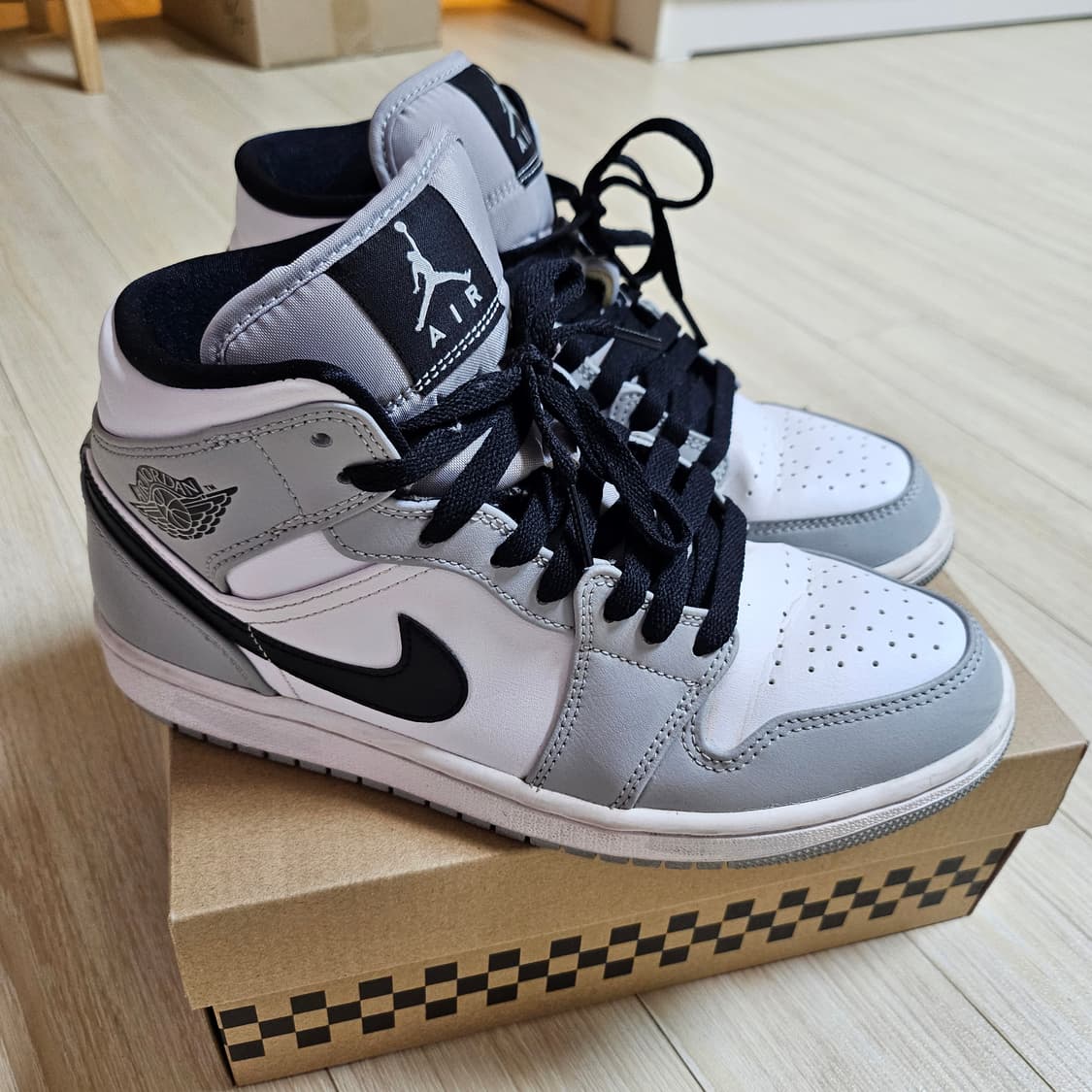 조던1미드 스모크그레이 250 상품이미지2