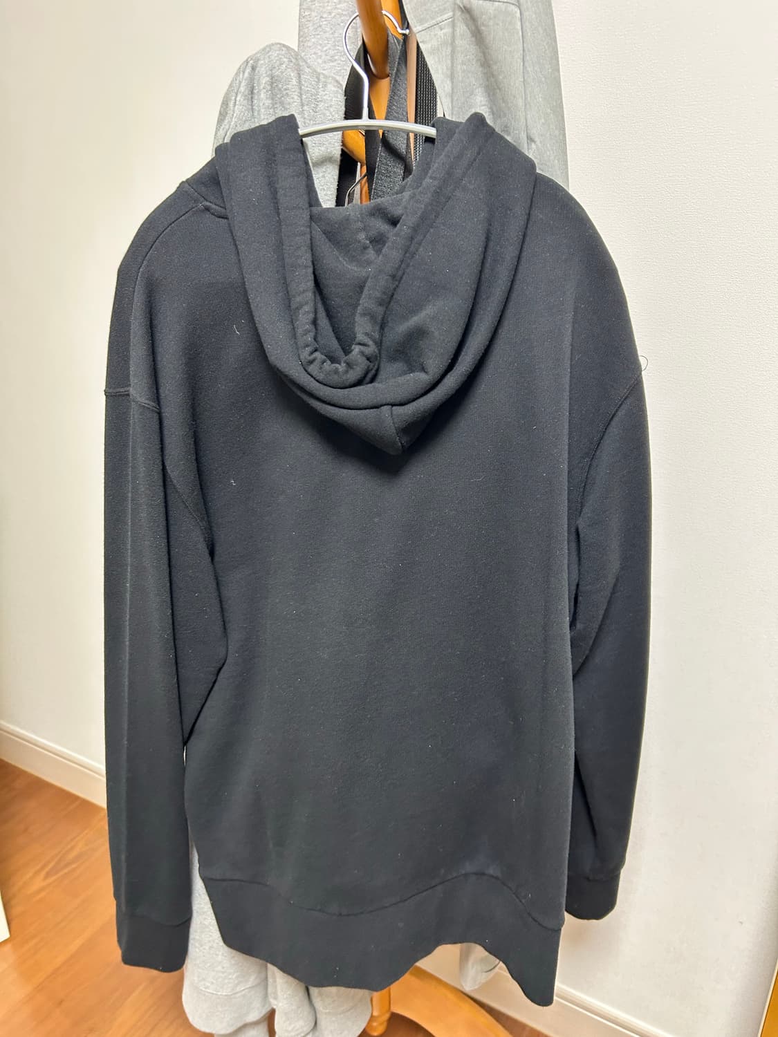 JW Anderson 로고 앰브로이더드 후드 상품이미지2