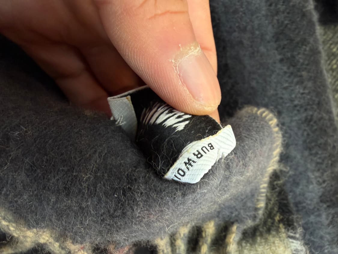 버버리 콘트라스트 체크 로고 캐시미어 머플러 상품이미지10