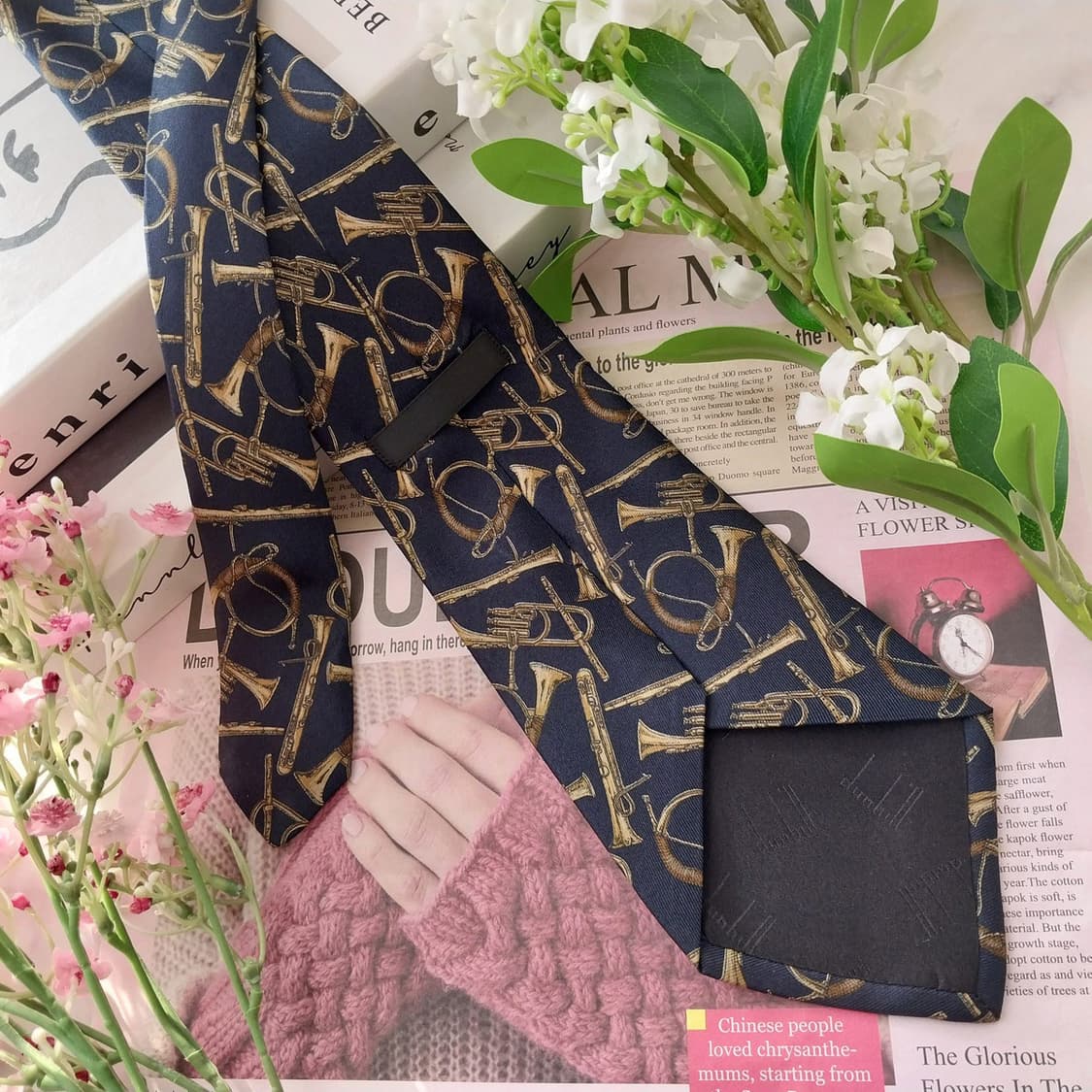 던힐 실크 네이비 트럼펫 패턴 넥타이 9.4cm A+등급 K1647
 상품이미지7