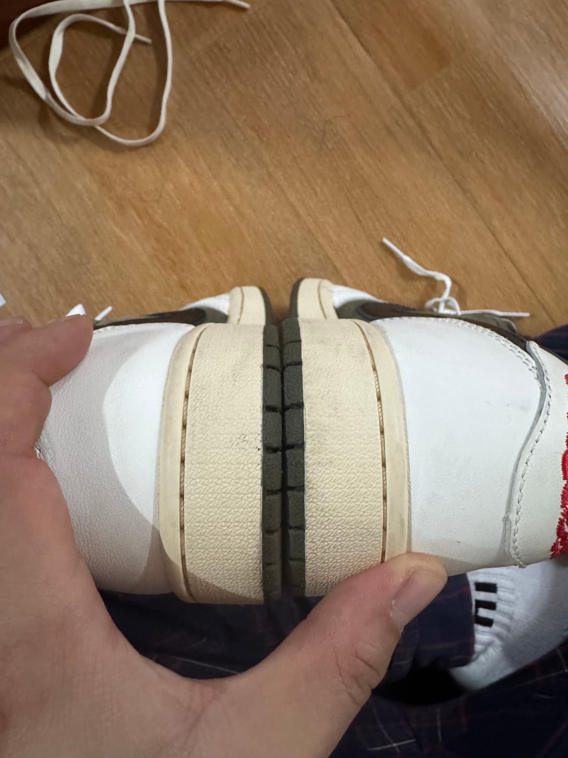 나이키 에어 조던 1 로우 OG SP 트래비스 스캇 올리브 상품이미지3