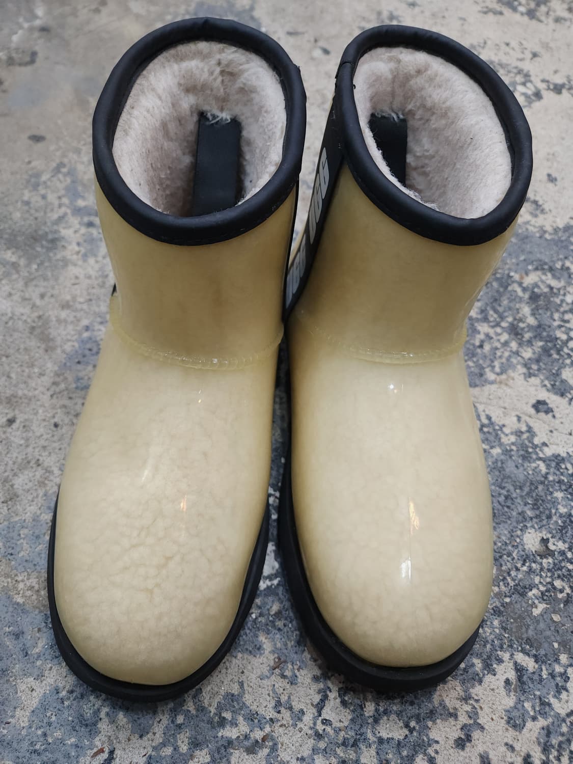 어그 클래식 클리어 미니부츠

240mm 상품이미지3