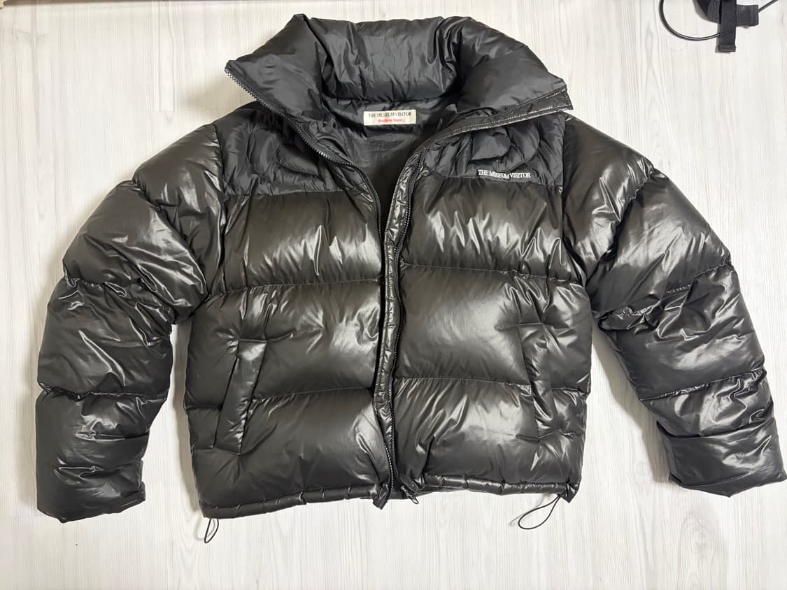 더뮤지엄비지터 패딩 상품이미지2