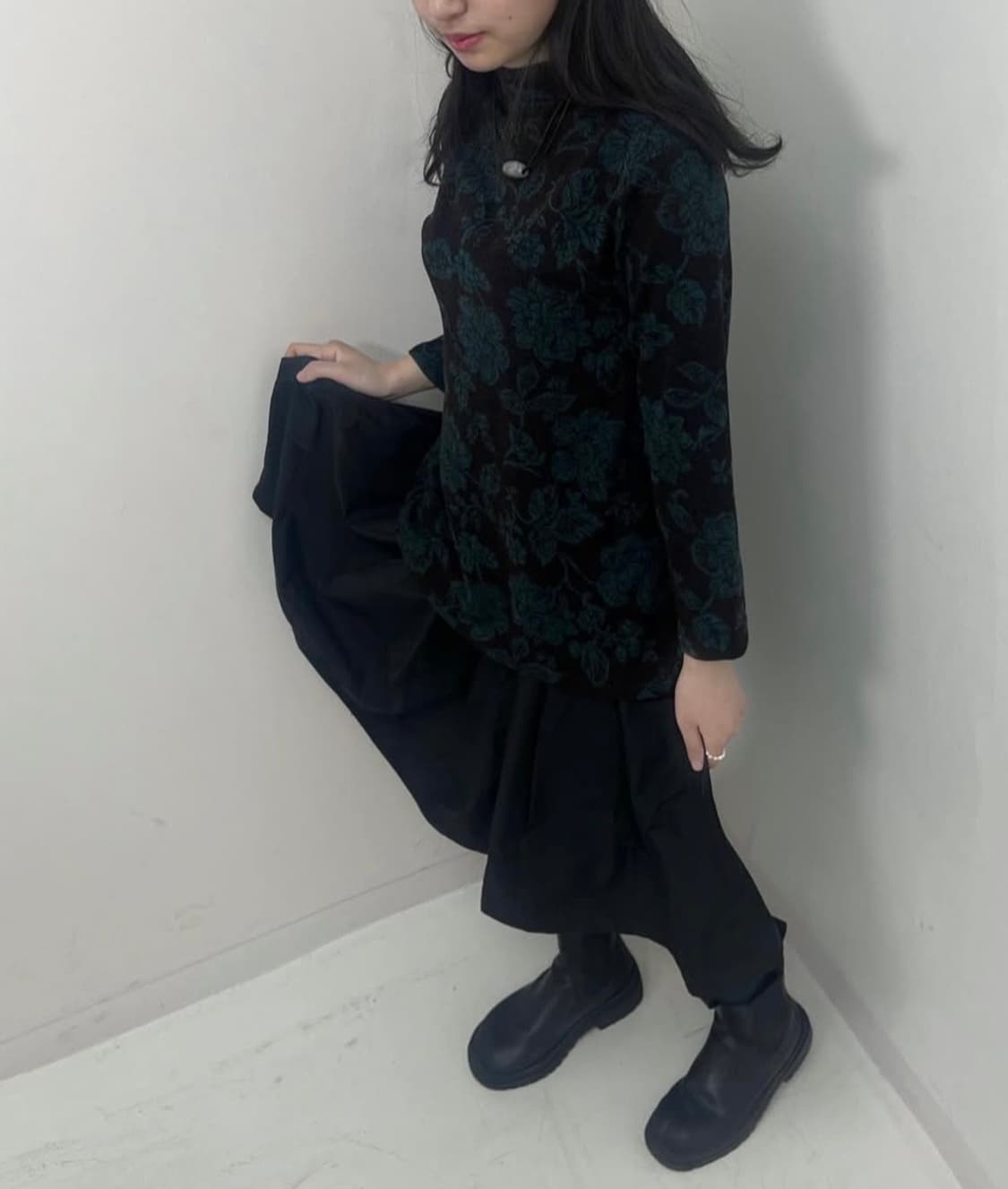 다크그린 꽃무늬 긴팔 티셔츠 dark freen flower tee 상품이미지4