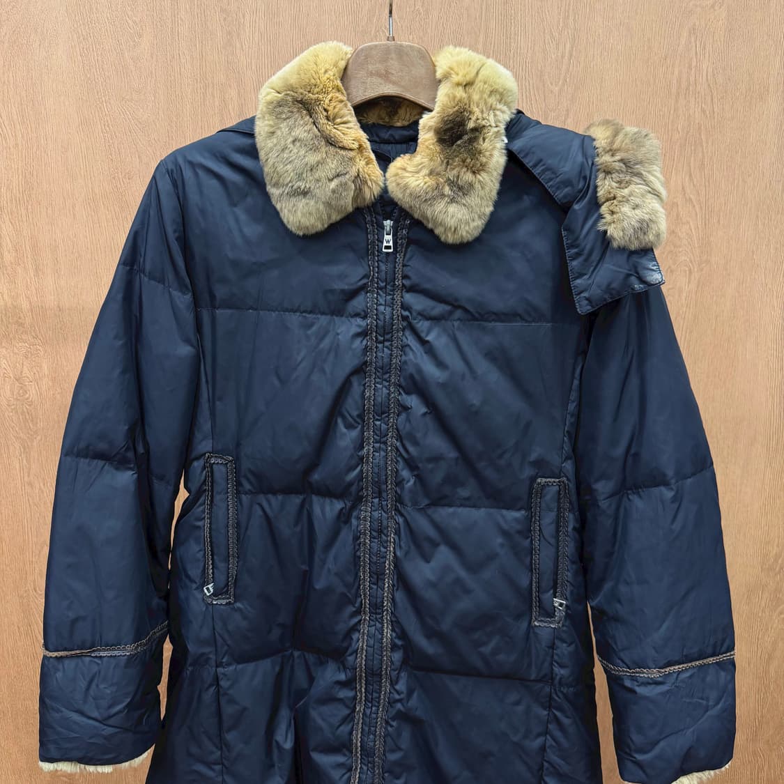 막스마라 위켄드 다운 롱 패딩 코트 후드 카라 퍼 트리밍 디테일 블랙 상품이미지4