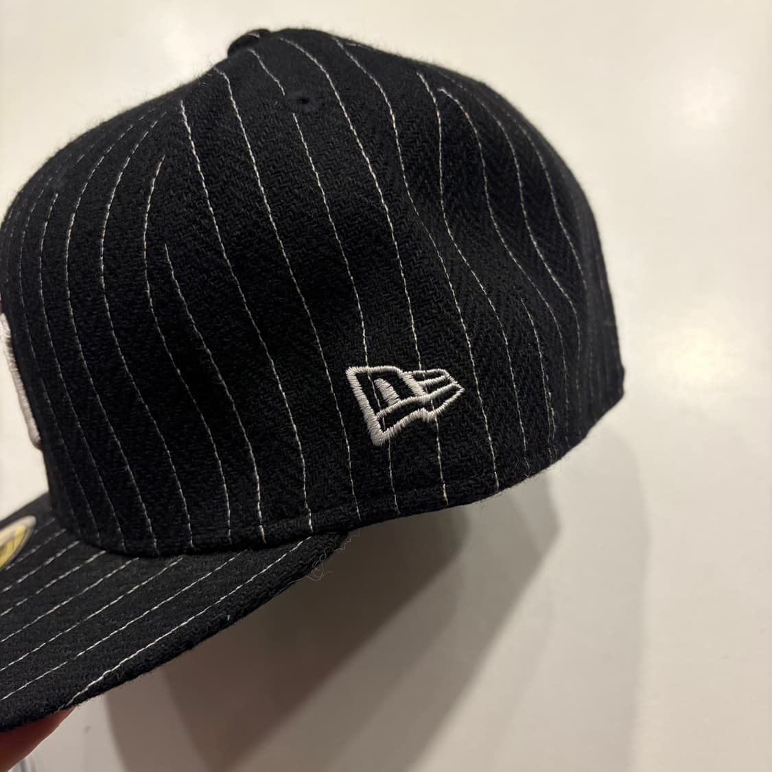 16s 뉴에라 59FIFTY 양키스 블랙 스트라이프 7 3/8 상품이미지3