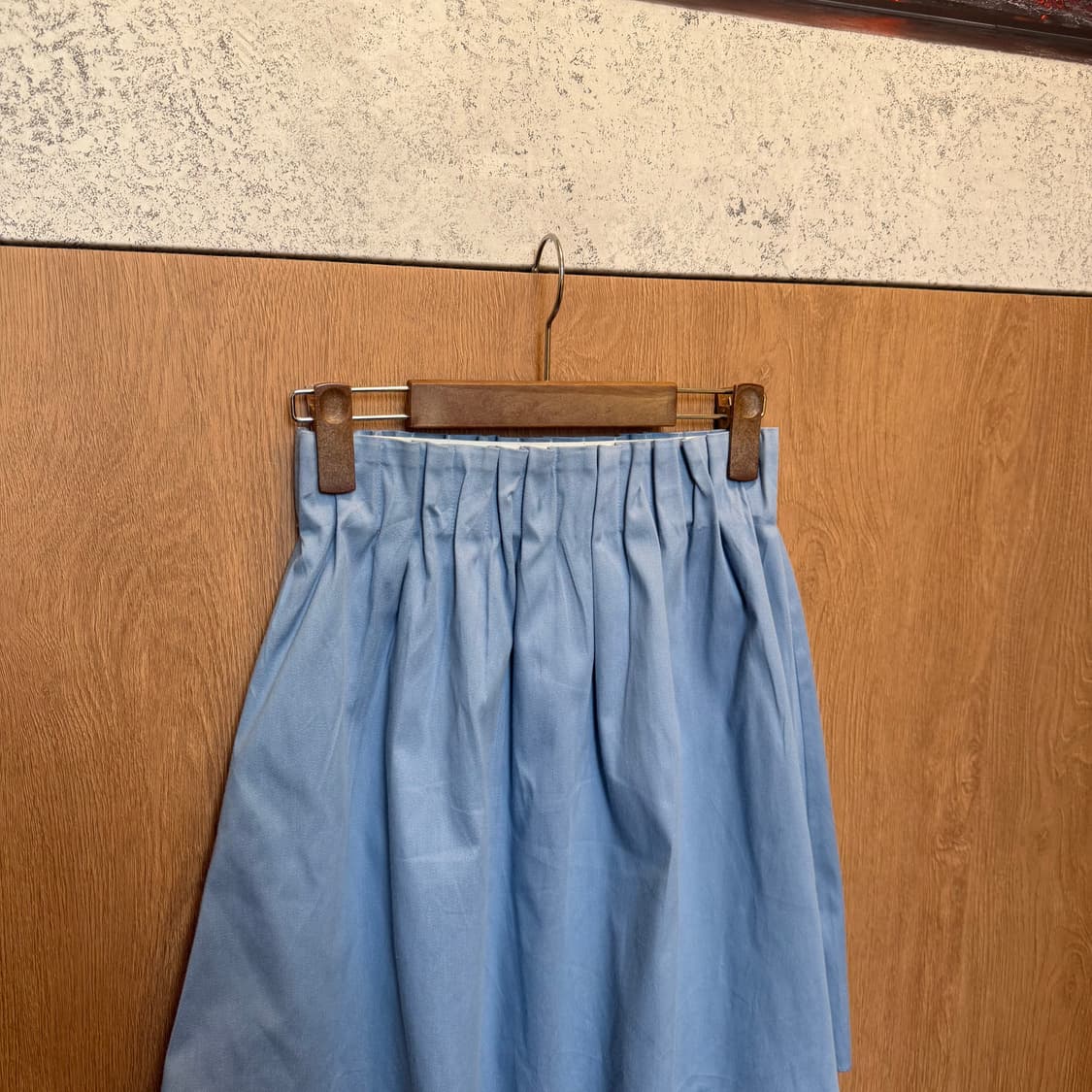 빈티지 밴딩 미디 스커트 턱 플리츠 디테일 플레어핏 라이트 블루 상품이미지3